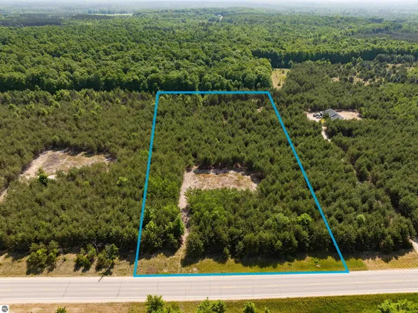 11497 Summit City Rd, Kingsley, MI 49649