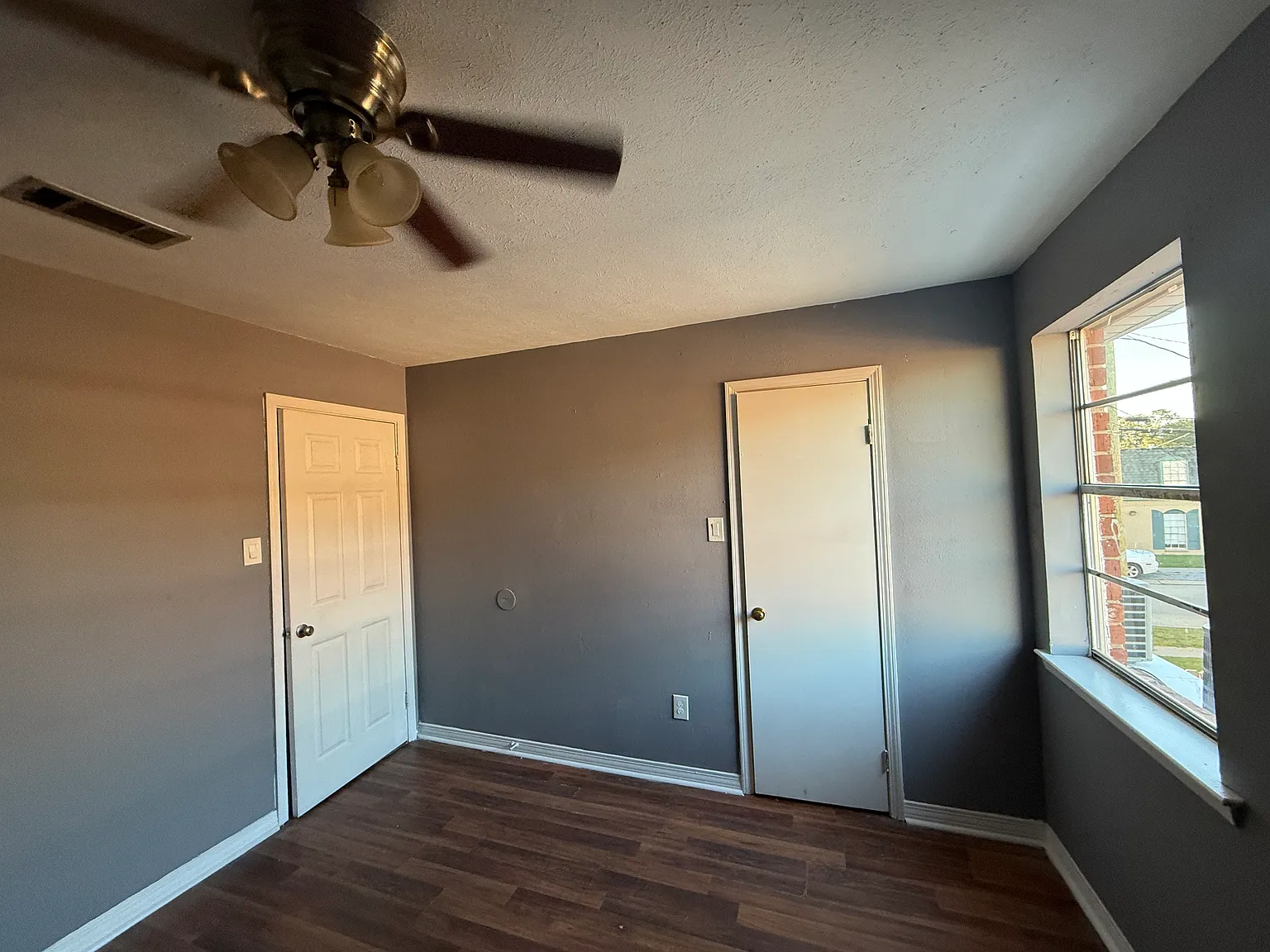 2 bed, 1.5 bath, 1000 sqft, $1,300 — Photo 3