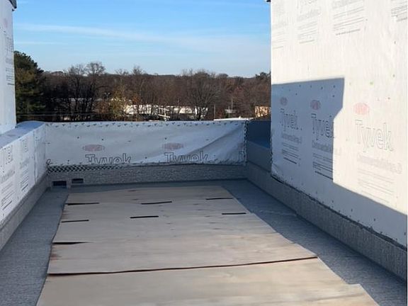 4th image of 208 Sellew Rd