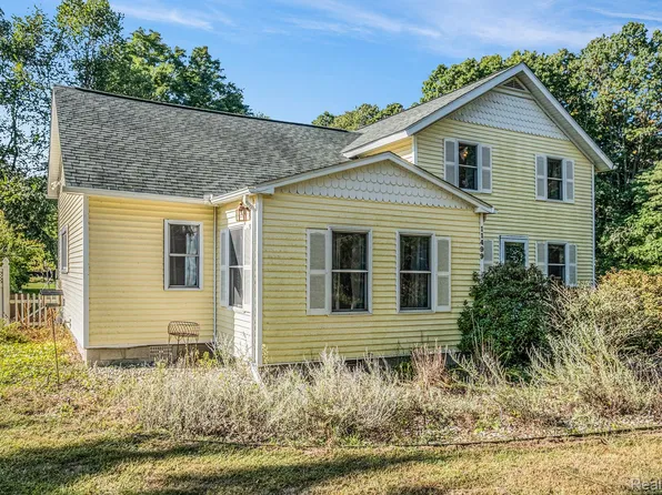 11499 Silver Lake Rd, Byron, MI 48418