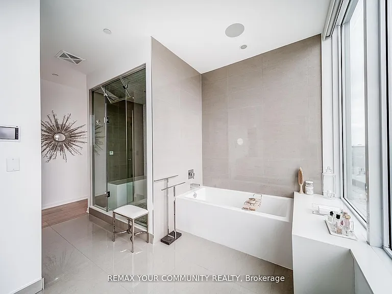 150 E Liberty St #Penthouse 2 — Photo 26
