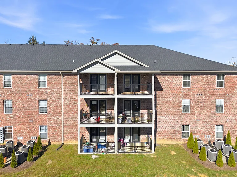 Greenbrier Apartments — Photo 107