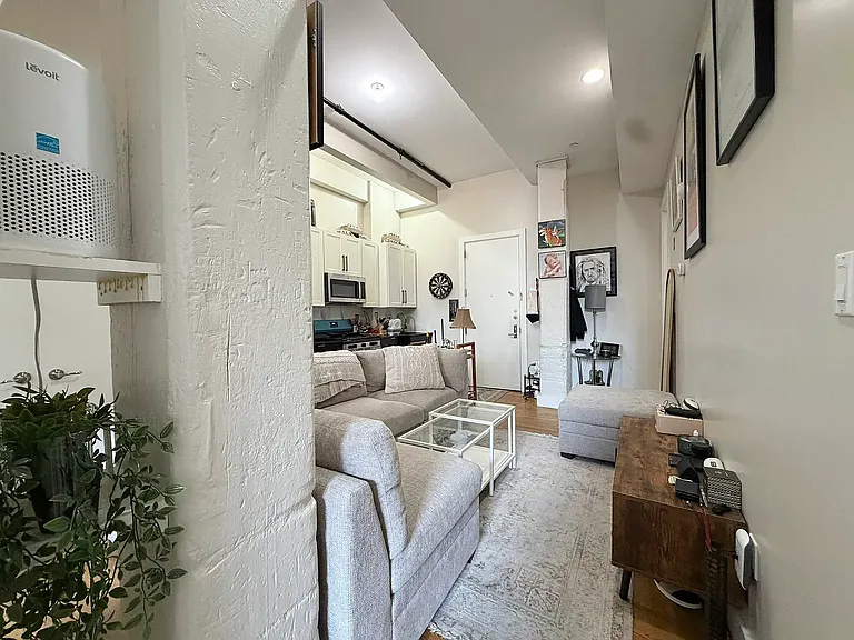 53 S 11th St #3D — Photo 4