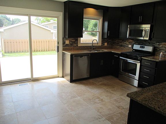 4th image of 161 Schreiber Ave
