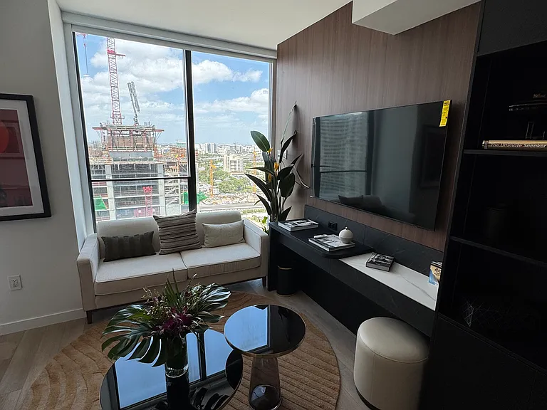 20 NE 11th St #2204 — Photo 3