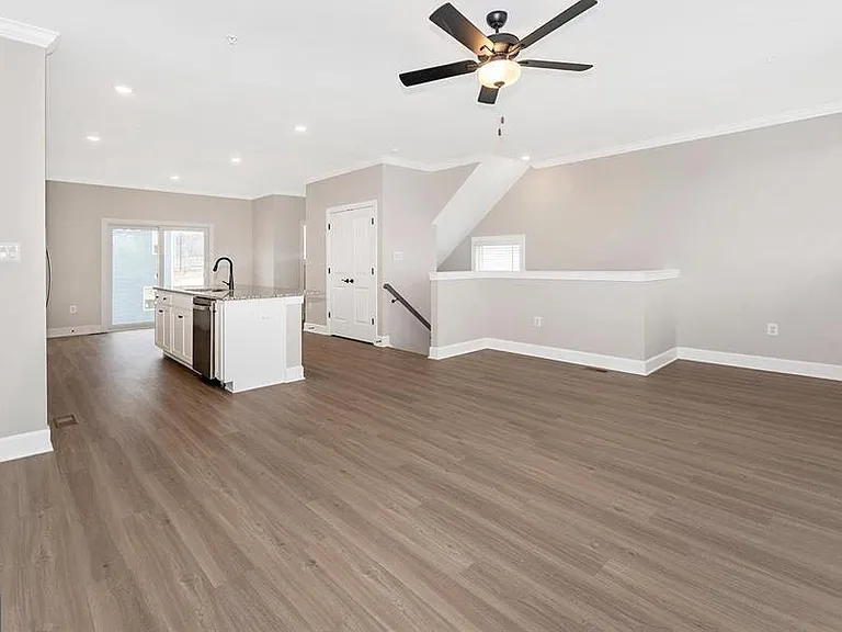 527 Abigail Ave — Photo 17