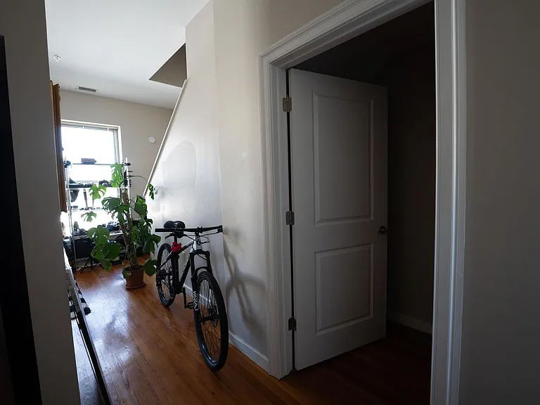 125 W. Saratoga St — Photo 7