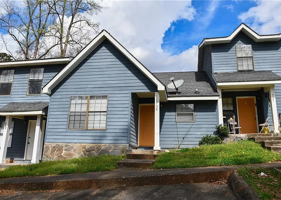735 Oak Dr