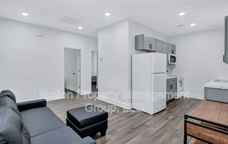 Studio, 1.0 bath, 600 sqft, $650 — Photo 3