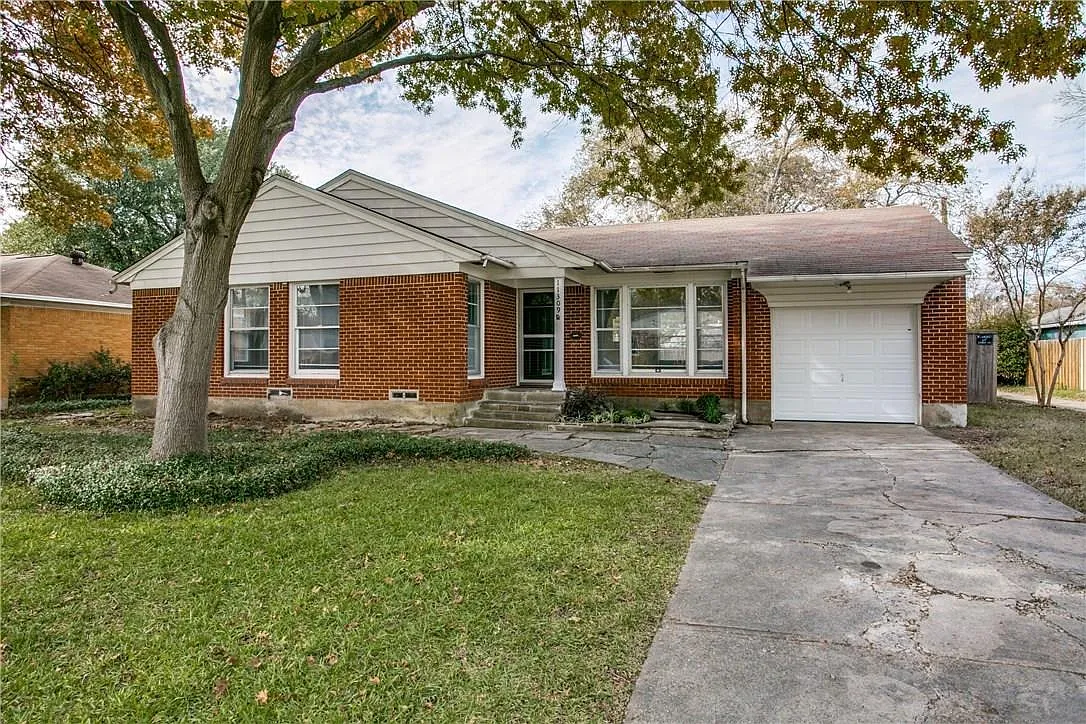 Casa View Heights Gem with Huge Fenced Yard — Photo 2