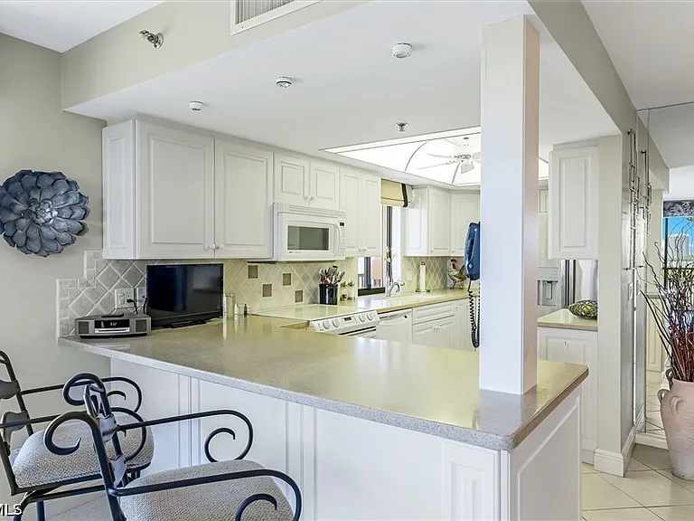 26235 Hickory Blvd #7B — Photo 9