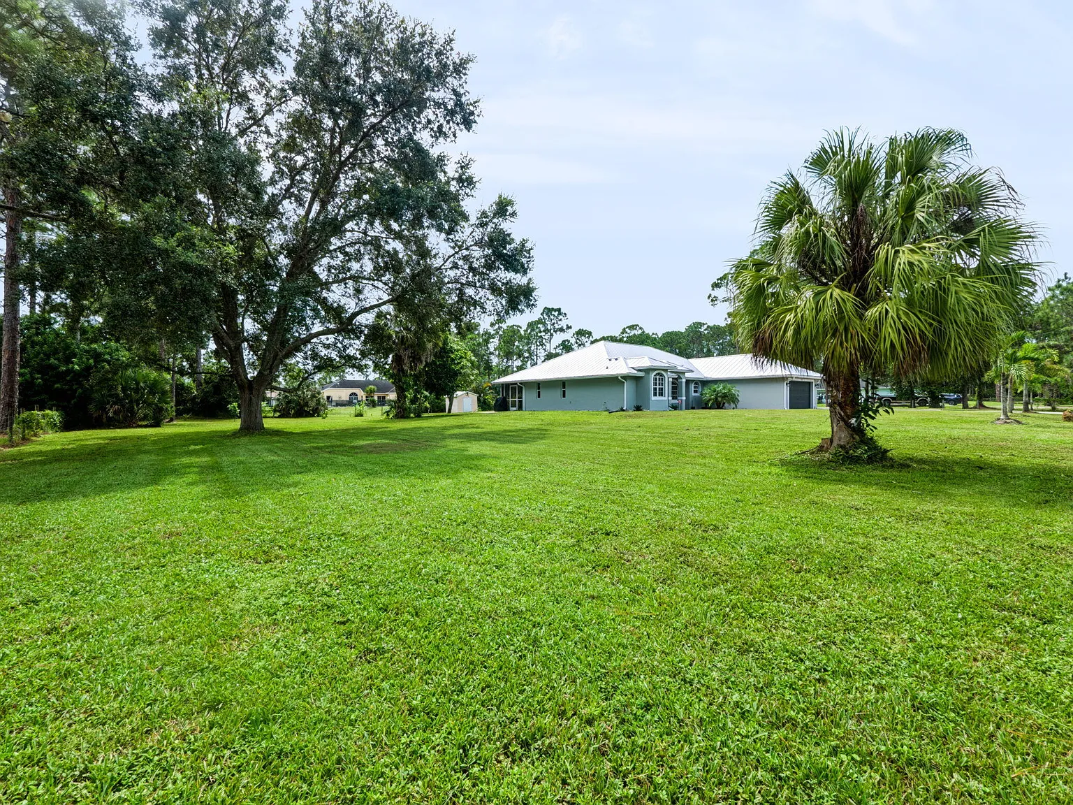 3 bed, 2.0 bath, 2062 sqft, $4,000 — Photo 2