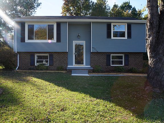 2nd image of 4606 Fairlake Ln