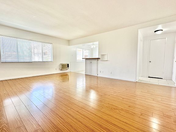 5th image of 1541 N Formosa Ave APT 15