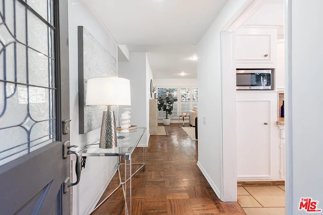 3 bed, 2.0 bath, 1497 sqft, $8,000 — Photo 4