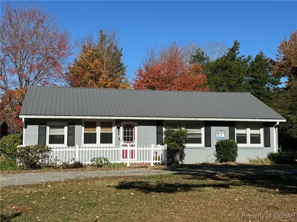 25 Dogwood Ln, Kilmarnock, VA 22482