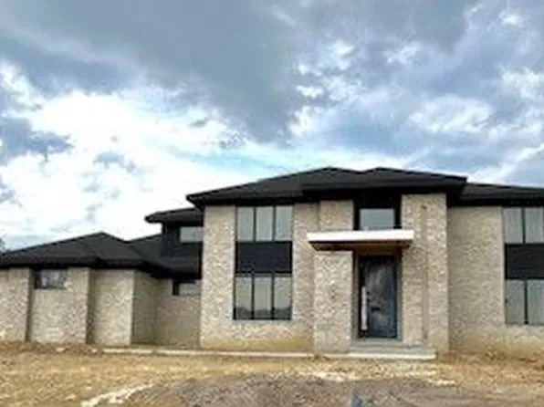 3735 Royal Berkshire Ln, Oakland, MI 48363