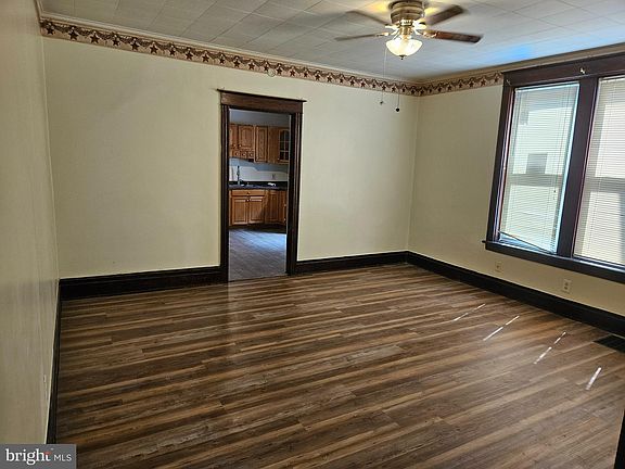 3rd image of 1819 Zarker St