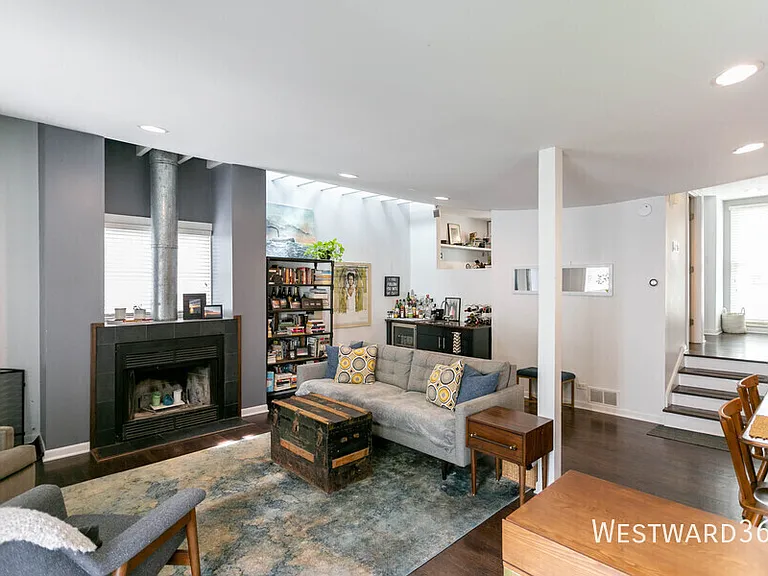 3934 N Hermitage Ave #CH — Photo 2