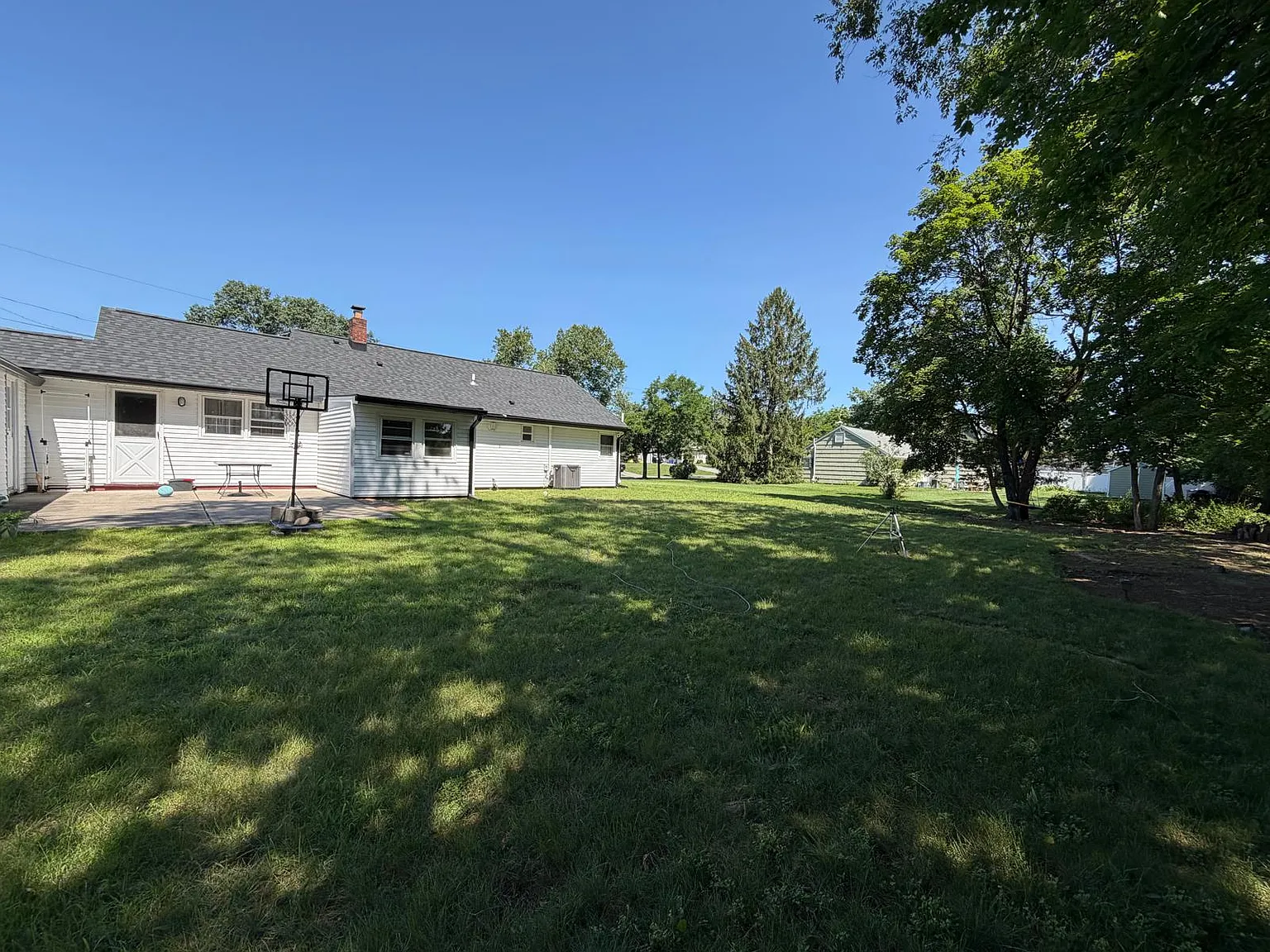 3 bed, 1111 sqft, $3,800 — Photo 2