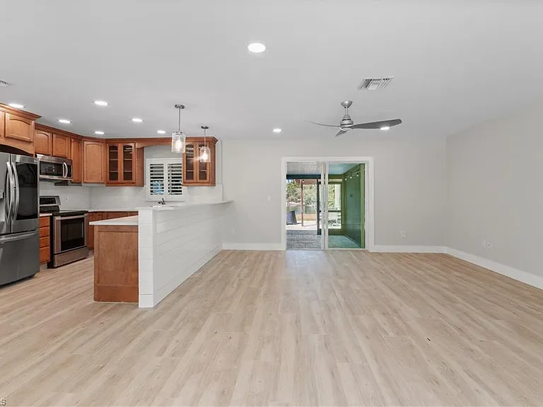 54 Liberty Ln — Photo 5