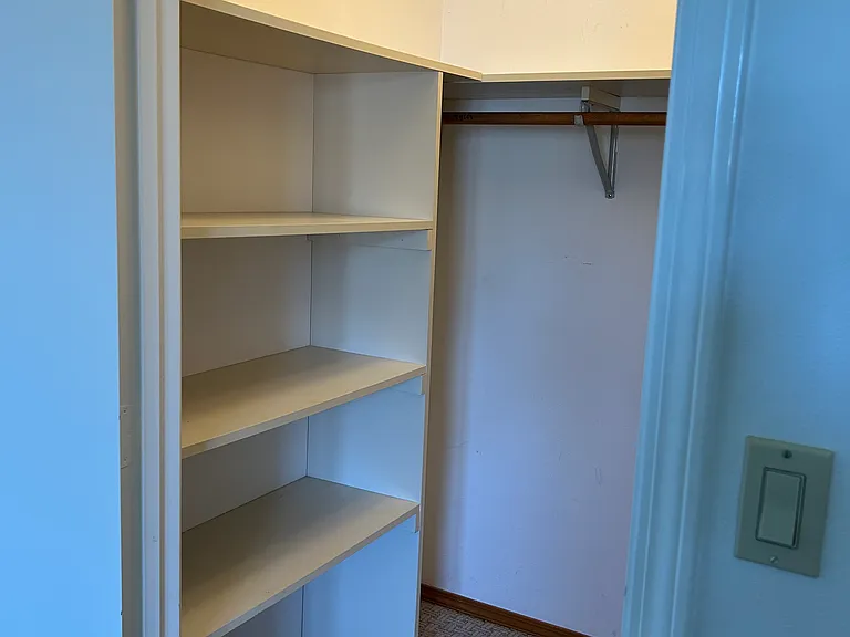 654 E Maple Pl — Photo 11