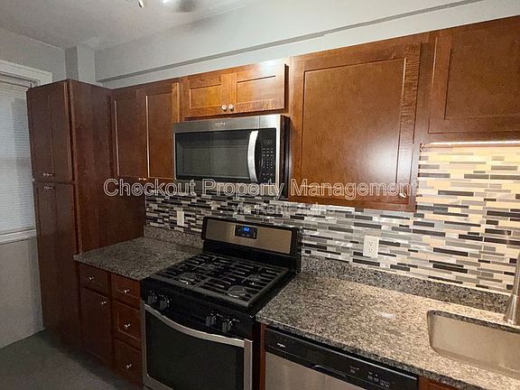 3rd image of 5616 Pershing Ave APT 14