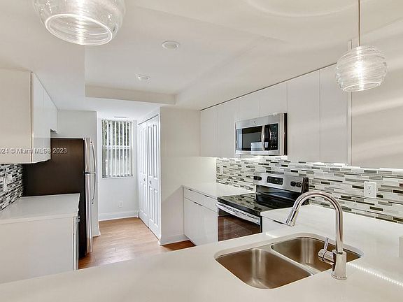5th image of 3604 NE 207th St #3102