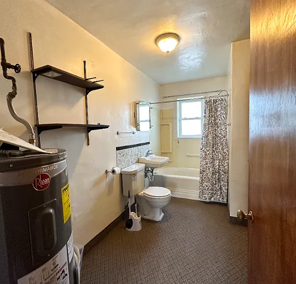 212 E 1st St #1 — Photo 10
