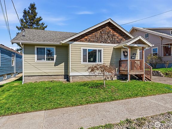 3rd image of 705 Cowlitz Way
