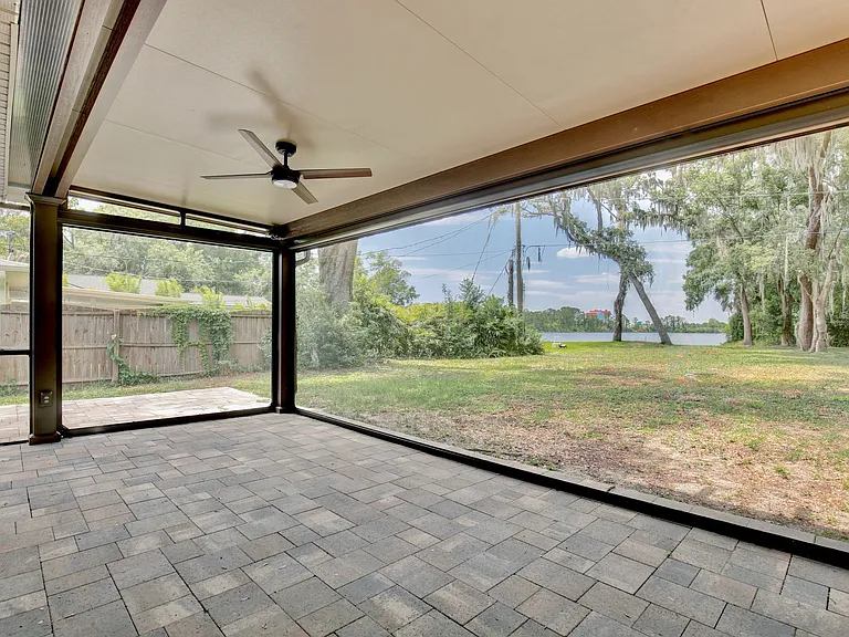 2401 Albert Lee Pkwy — Photo 18