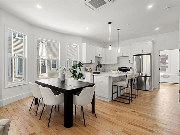 2nd image of 151 Townsend St #3