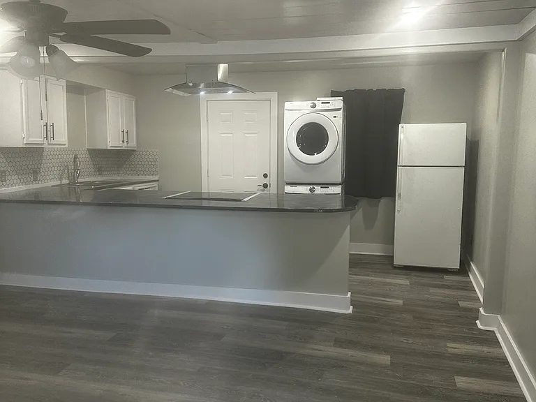207 E Gleason St — Photo 11