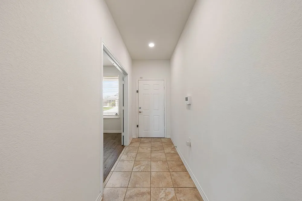 4 bed, 2689 sqft, $2,250 — Photo 4