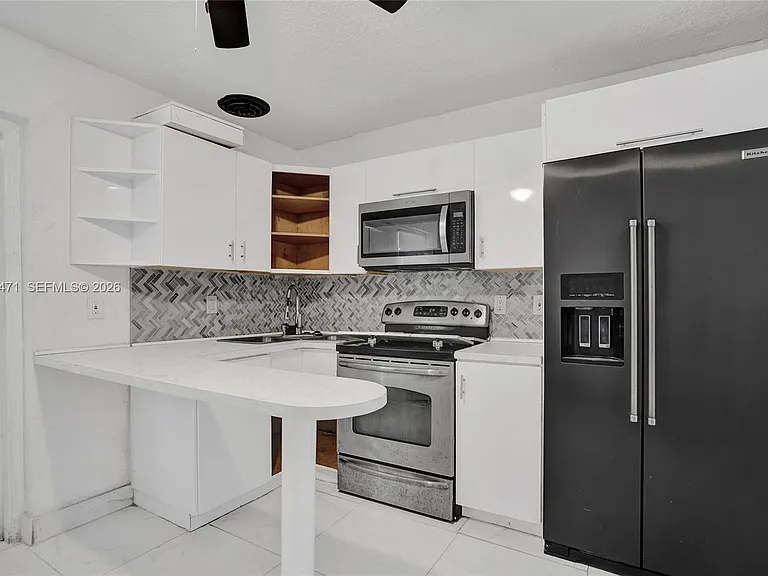 701 SW 7th St — Photo 9