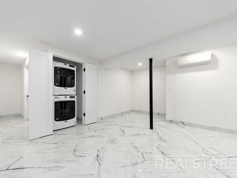 1274 Jefferson Ave #1 — Photo 10