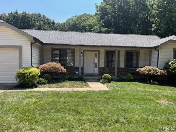 1796 Praise Blvd, Fenton, MO 63026