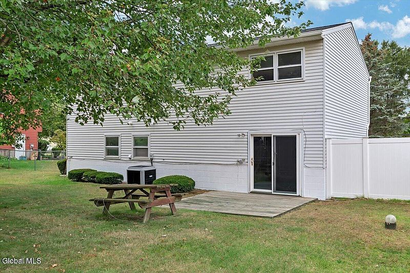 3rd image of 25 Lynn Drive