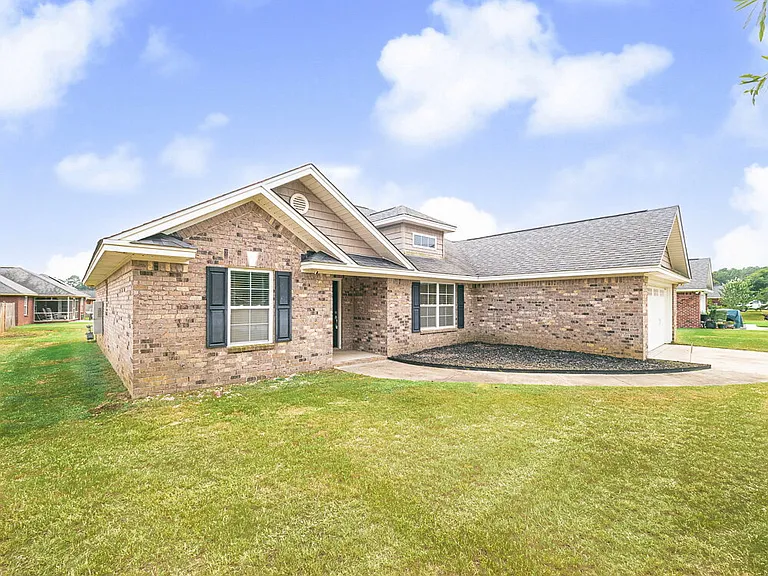 2740 Foxcroft Cir — Photo 3