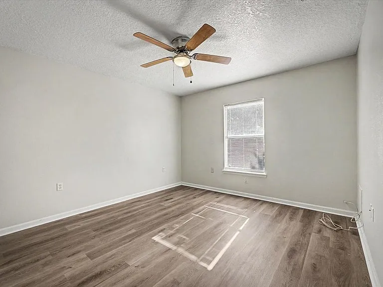 3303 Broadway Ave — Photo 18