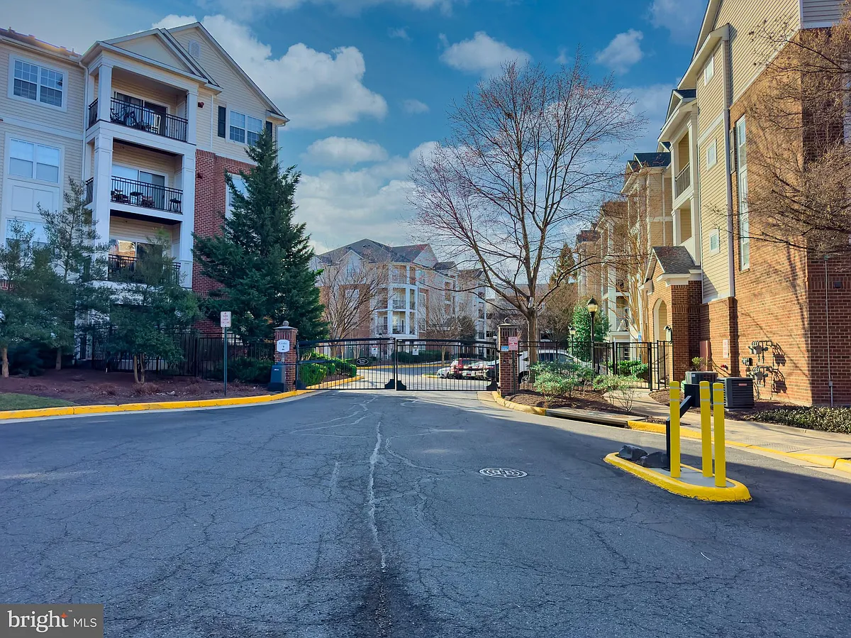 Building Photo - 12957 Centre Park Cir #105