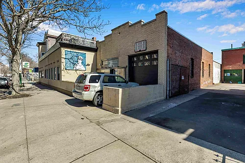 43 Howe St Photo 1