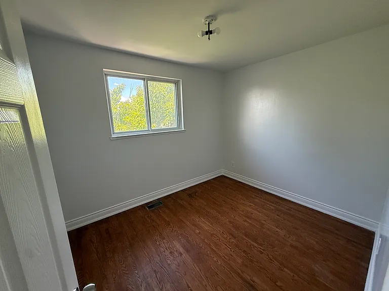 73 Bimini Cres — Photo 14