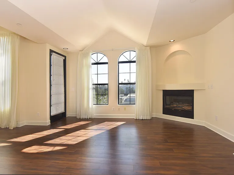 4217 Dixie Canyon Ave #305 — Photo 2