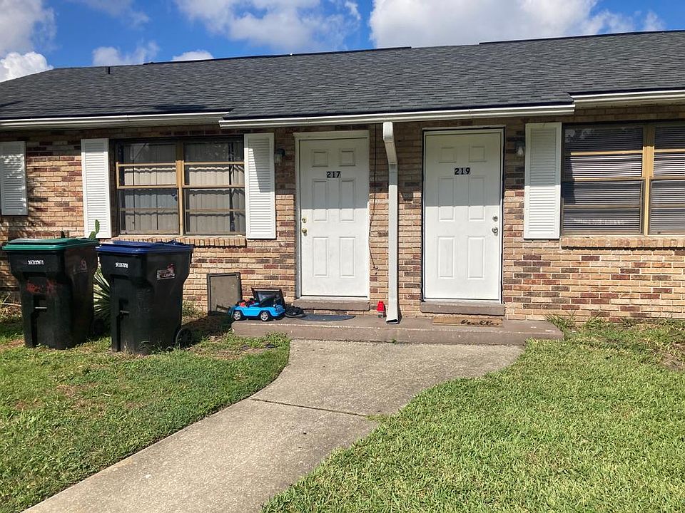 1st image of 219 Fairlane Ave #219