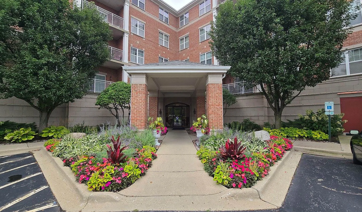 2 bed, 2.5 bath, 1776 sqft, $2,900 — Photo 1