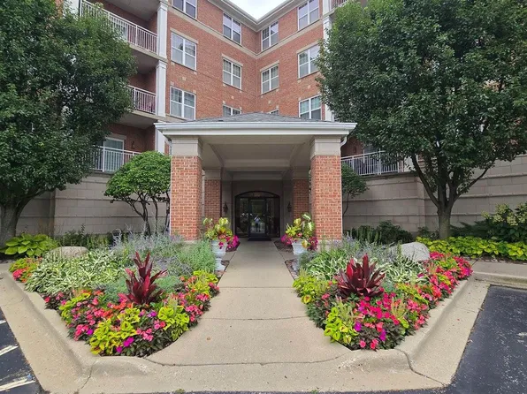 101 Pointe Dr Unit 302, Northbrook, IL 60062