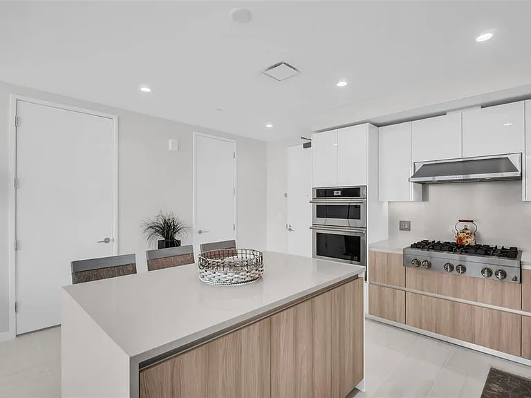 400 Central Ave #1204 — Photo 5