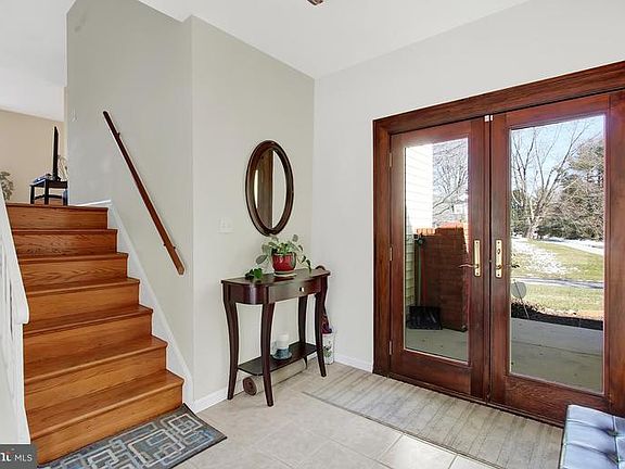 2nd image of 512 Camelot Dr
