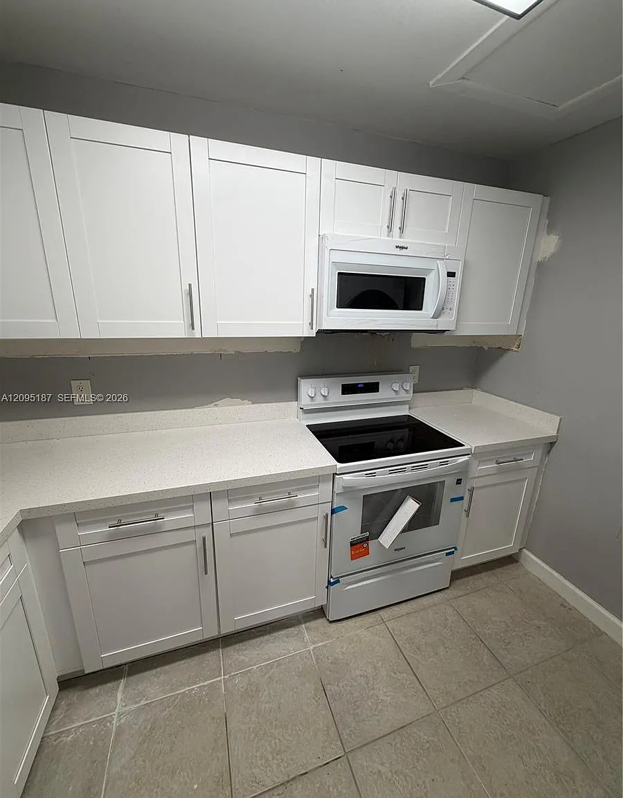 Rozland Condo — Photo 2
